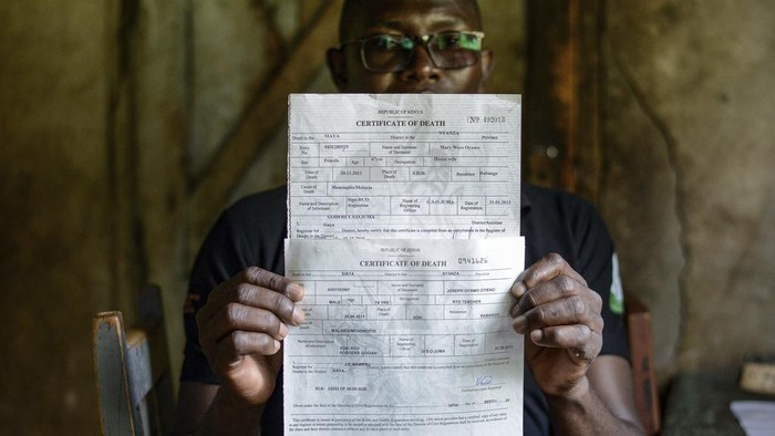 Friends and family prepare to lower the casket of Rose Bella Awuor, 31 years, after a funeral service at her home in Awendo, Migori County, Kenya Thursday, April. 11, 2024. Awuor fell ill in December and lost her five-month pregnancy before succumbing to malaria. It was the latest of five deaths in this family attributed to malaria. The disease is endemic to Kenya and is preventable and curable, but poverty makes it deadly for those who can't afford treatment. (AP Photo/Brian Ongoro)