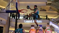 Di Mall Kokas ini, Face Team menyuguhkan penampilan acrobatic basketball, acrobatic handball, acrobatic korfball hingga freestyle dunking.