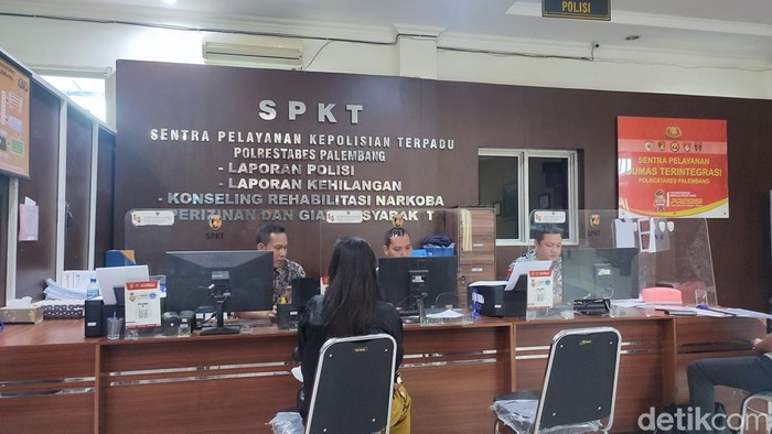 Mila melaporkan peristiwa kemalingan yang dialaminya kepada pihak kepolisian