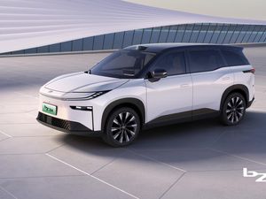 Mobil Listrik Baru Toyota bZ3C dan bZ3X