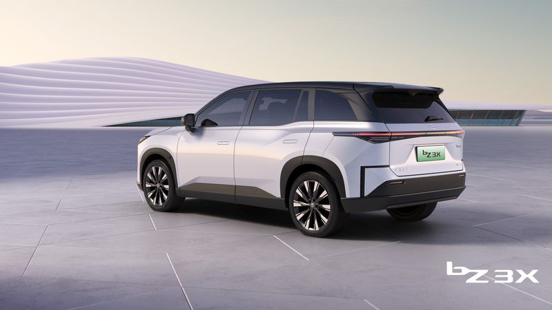 Mobil Listrik Toyota bZ3C dan bZ3X