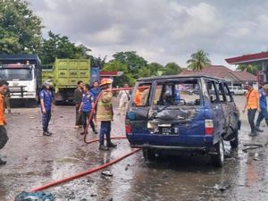 Mobil Kijang Dimodifikasi Bawa BBM Ilegal Meledak-Terbakar di Muara Enim