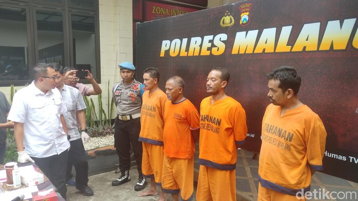 Para tersangka perampokan rumah rentenir di Kalipare, Malang.