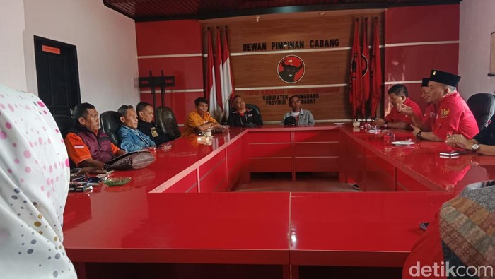 Pertemuan parpol di DPC PDIP Sumedang, Kamis (25/4/2024) sore