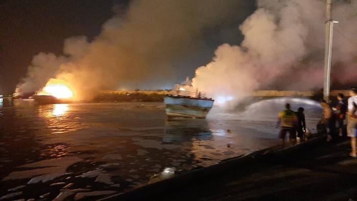 4 Kapal Nelayan di Cilacap Terbakar, 7 Unit Damkar Dikerahkan