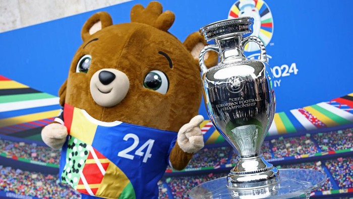 Soccer Football - Euro 2024 - Trophy Display at Olympiastadion - Olympiastadion, Berlin, Germany - April 24, 2024 Euro 2024 mascot Albart poses with the European Championship trophy REUTERS/Liesa Johannssen