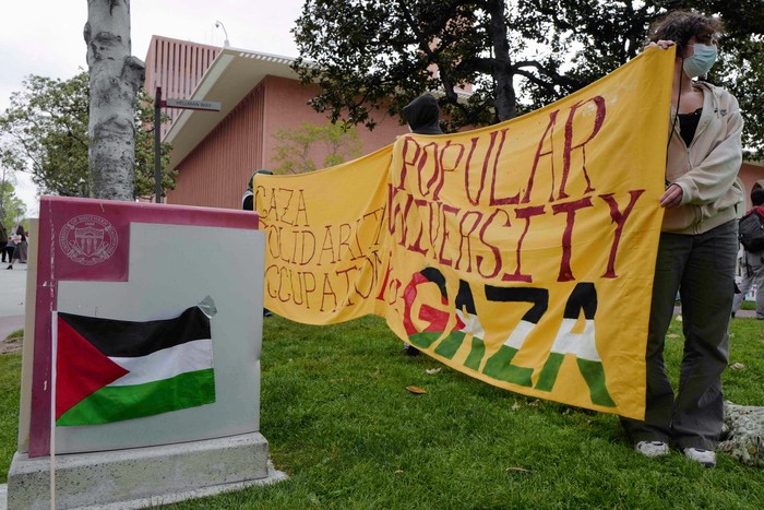 USC Safety officers try to disperse students who protest in support of Palestinians, at the University of Southern Californias Alumni Park, amid the ongoing conflict between Israel and the Palestinian Islamist group Hamas, in Los Angeles, California, U.S., April 24, 2024.  REUTERS/Zaydee Sanchez