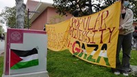 Aksi protes atas konflik di Gaza terus meluas di Amerika Serikat (AS). Sebelumnya aksi terjadi di Universitas Colombia, New York. 