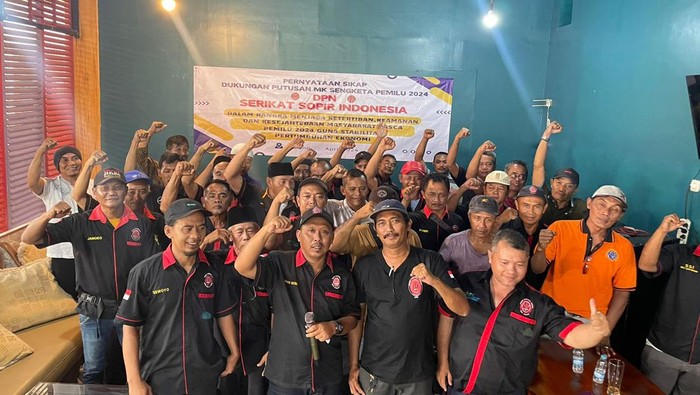 Puluhan sopir anggota Serikat Sopir Indonesia serukan perdamaian usai MK putuskan sengketa hasil Pemilu 2024.