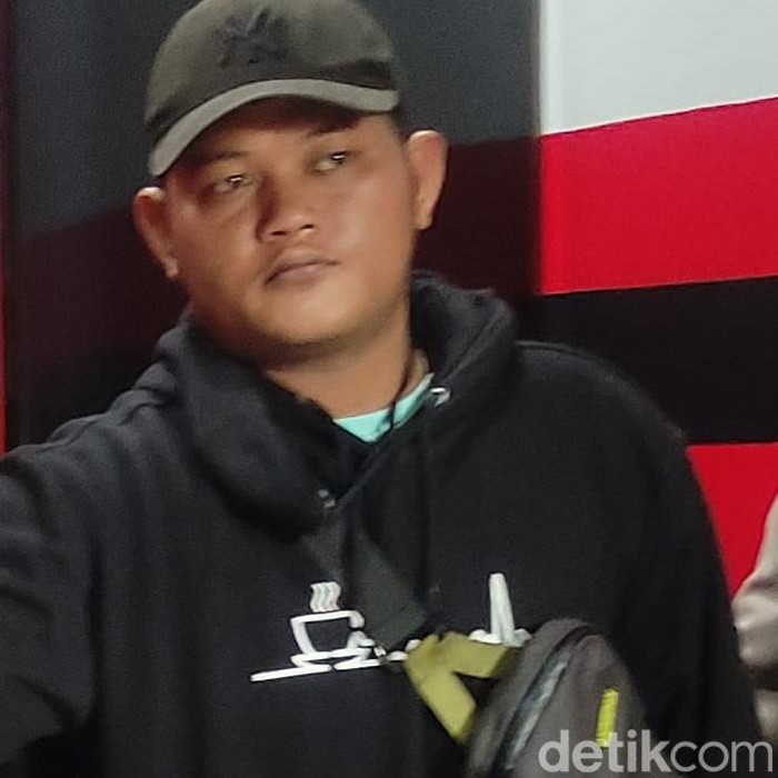 Rafli, adik Via Vallen saat menghadiri mediasi di Polsek Tanggulangin, Sidoarjo.