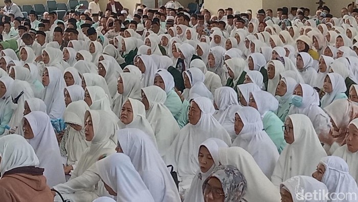 Ribuan calon haji asal Kabupaten Indramayu mengikuti bimbingan manasik haji