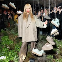 Bicara mengenai fashion dan ekspektasi fans, Rihanna ditanya tentang rencana gayanya untuk acara terdekat, Met Gala 2024. Ia memastikan akan menggunakan serba Fenty tapi mungkin tidak seliar dulu.Foto: Instagram @pumasportstyle