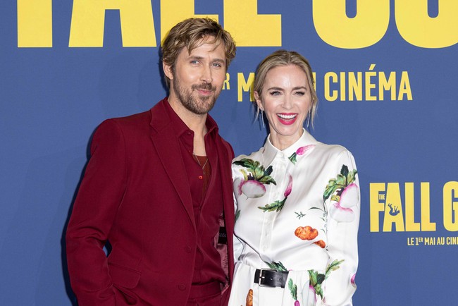 Selama mempromosikan film garapan David Leitch tersebut, kedua bintang Hollywood ini bergaya serasi. Seperti ketika premier The Fall Guy di Paris, Prancis, pada Selasa (23/4/2024), gaya maskulin menjadi pilihan mereka. (Foto: Stephane Cardinale - Corbis/Corbis via Getty Images)