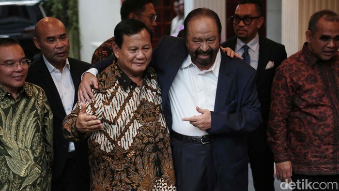 Saling Rangkul, Prabowo-Surya Paloh Sepakat Kerja Sama untuk Rakyat