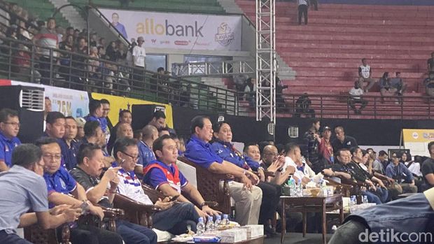SBY tampak hadir di GOR Among Rogo Jogja untuk menonton laga perdana Proliga 2024 antara Jakarta LavAni Allo Bank vs Garuda Jaya, Kamis (25/4/2024).