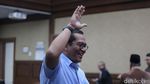 Senyum Manis Terdakwa Korupsi Nikel di Sidang Vonis