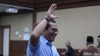 Dari ketiga terdakwa, hanya Windu Aji Sutanto yang dihukum membayar uang pengganti. Hakim menghukum Windu membayar uang pengganti Rp 135 miliar. Apabila harta benda Windu tak mencukupi untuk membayar uang pengganti tersebut, diganti dengan pidana penjara selama 2 tahun.