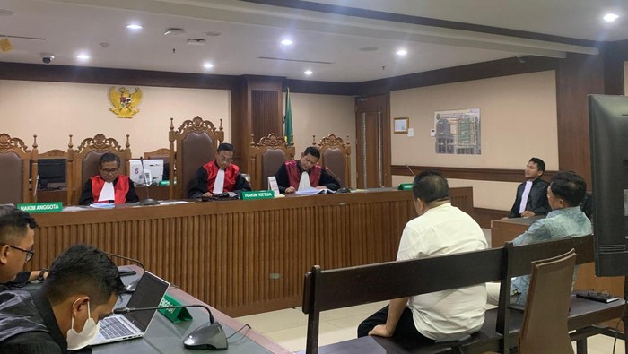 Sidang vonis kasus suap dana PEN dengan terdakwa Bupati Muna nonaktif La Ode Rusman (Mulia/detikcom)