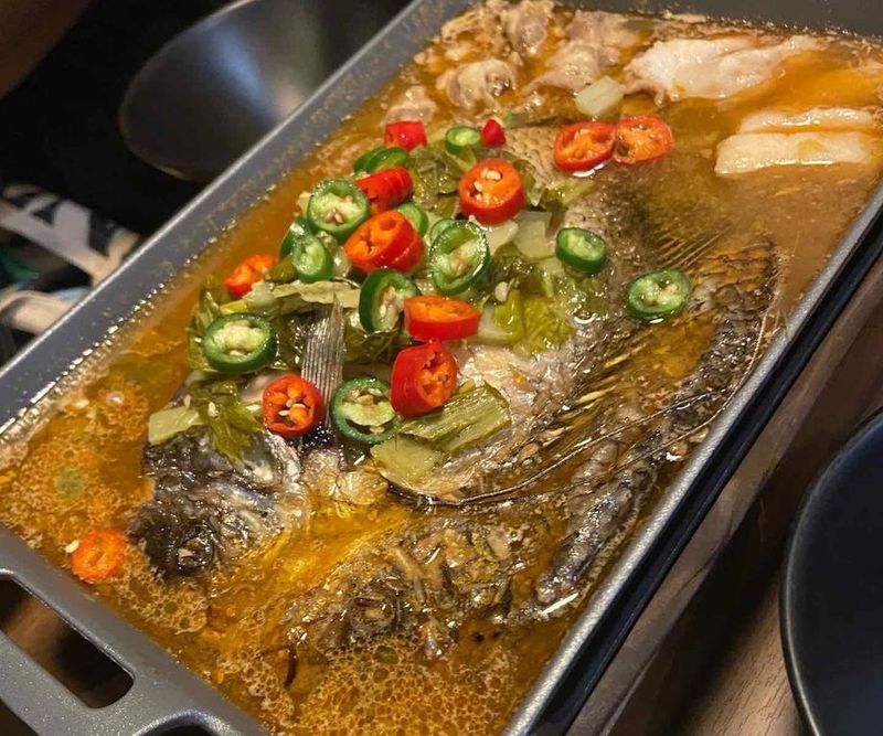 Sup Ikan Kuah Asin 'Suan Cai Yu' bisa Ditemukan di Resto Jaksel Ini