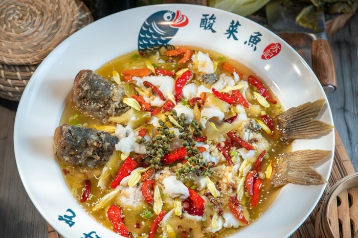 Sup Ikan Kuah Asin ‘Suan Cai Yu’ bisa Ditemukan di Resto Jaksel Ini