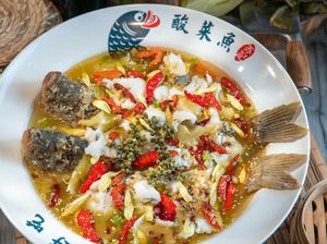 Sup Ikan Kuah Asin Suan Cai Yu bisa Ditemukan di Resto Jaksel Ini