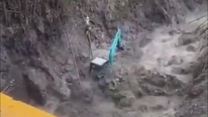 Pekerja Alat Berat Tewas Terseret Banjir Lahar Dingin Gunung Marapi Sumbar