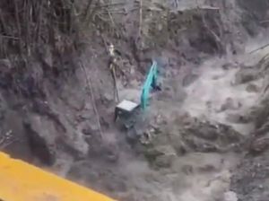 Pekerja Alat Berat Tewas Terseret Banjir Lahar Dingin Gunung Marapi Sumbar