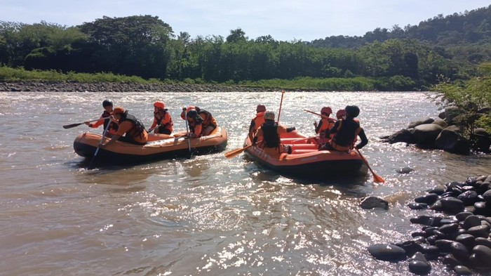 Tim SAR cari Suharman yang tenggelam di Sungai Lematang.