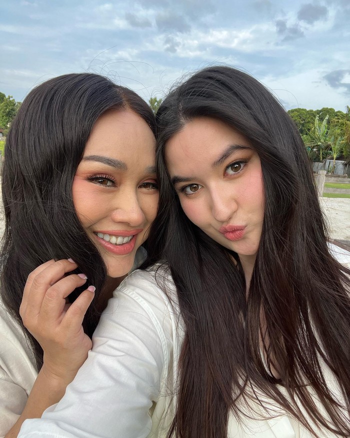 Titi DJ dan sang putri, Stephanie Poetri