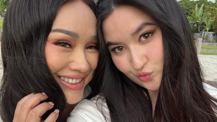 Titi DJ dan sang putri, Stephanie Poetri
