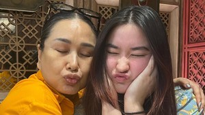 Menurut Titi DJ, apapun keputusannya, yang penting Stephanie Poetri happy. Foto: Instagram @stephaniepoetri