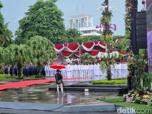 Surabaya Diguyur Hujan, Upacara Hari Otda 2024 Sempat Ditunda