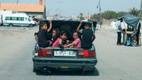 Seorang komentator pro-Israel menyatakan bahwa orang-orang di Gaza yang bermain-main dan bersenang-senang di pantai menunjukkan bahwa gambaran penderitaan warga Palestina adalah omong kosong. Yang lain mengaitkannya dengan genosida. Apakah ini yang dimaksud dengan genosida? tulisnya.  