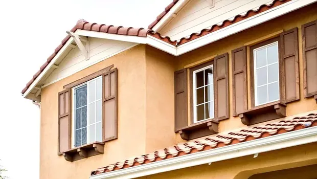 Warna cat rumah bergaya mediterania.