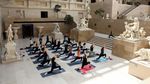 Wow! Ada Kelas Yoga di Museum Louvre Paris