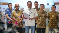Kelima tersangka tersebut yakni, HL selaku beneficiary owner PT TIN, FL marketing, SW selaku kepala dinas ESDM Bangka Belitung2015 sampai Maret 2019, BN selaku Plt Kadis ESDM Bangka Belitung Maret 2019, dan AS Plt Kadis ESDM Kepulauan Bangka Belitung.