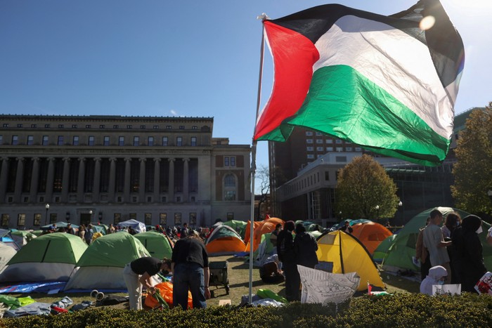Students continue to protest at an encampment supporting Palestinians on the Columbia University campus, during the ongoing conflict between Israel and the Palestinian Islamist group Hamas, in New York City, U.S., April 25, 2024, REUTERS/Caitlin Ochs