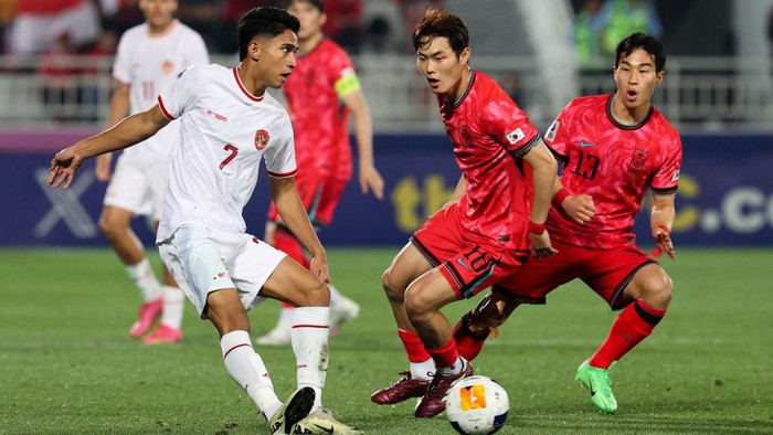 Timnas Indonesia U-23 lolos ke semifinal Piala Asia U-23 2024. Hasil ini menjaga harapan timnas sepakbola Indonesia untuk tampil di Olimpiade 2024. Indonesia menyingkirkan Korea Selatan di perempatfinal Piala Asia U-23 2024 lewat sebuah laga nan panjang dan melelahkan di Stadion Abdullah bin Khalifa, Doha, Jumat (26/4) dini hari WIB.