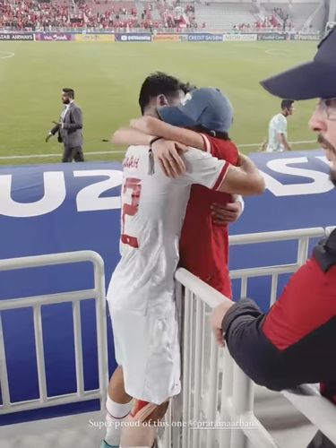 Azizah Salsa peluk Pratama Arhan yang memastikan Indonesia masuk semifinal  Piala Asia U-23.