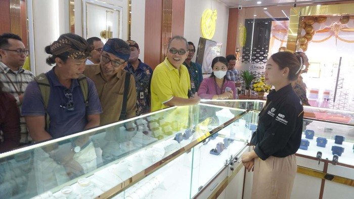 Galeri 24 terus mengepakkan sayap bisnis guna menjangkau masyarakat hingga ke daerah. Kali ini, anak perusahaan dari PT Pegadaian itu kembali membuka outlet baru Galeri 24 jstore Gatot Subroto, Denpasar, Bali. 

Lokasinya berada di Jalan Gatot Subroto no. 308, Tonja, Denpasar Utara (sebelah Domino Pizza Gatot Subroto).