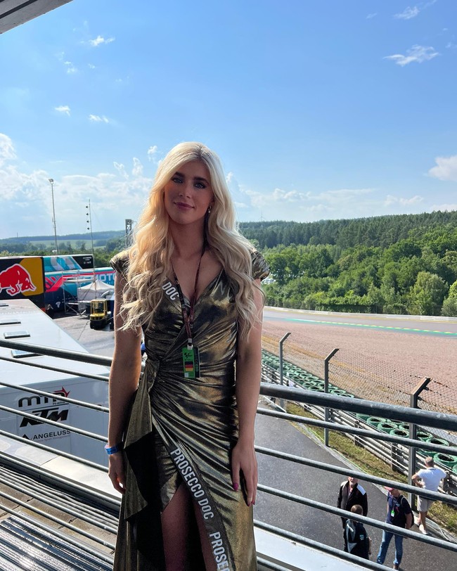 Di internet, banyak netizen Indonesia yang memberi dukungannya pada hubungan Ivar Jenner dan pacar. Beberapa menyebut wanita tersebut cantik seperti Barbie. Foto: Instagram Bernice Mengers