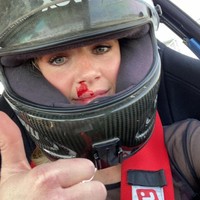 Di akunnya, Bernice menulis bahwa dirinya tergabung dalam Promovision Models. Dalam berbagai postingan, Bernice pun sering membagikan potret cantiknya dengan kendaraan atau sirkuit balapan.  Foto: Instagram Bernice Mengers