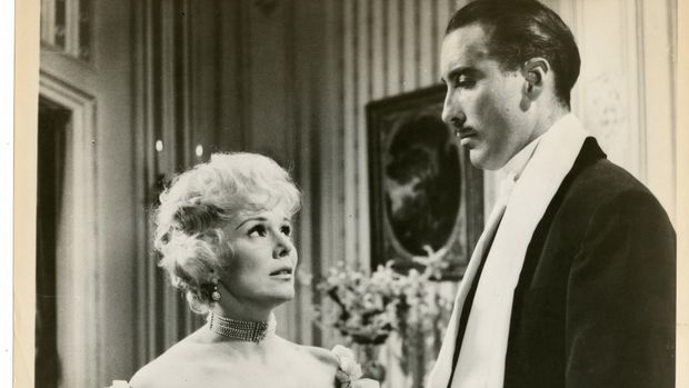 Penampilan Christopher Lee di film.