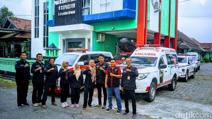 Ambulans DES PSC 119 Demak siap siaga melayani masyarakat di Kota Wali, Jumat (19/4/2024).