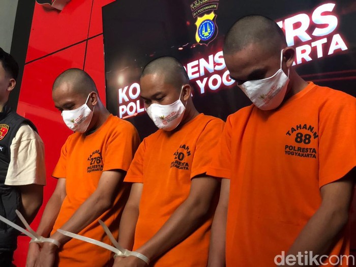Jumpa pers kasus komplotan pengganjal ATM di Mapolresta Jogja, Jumat (26/4/2024).