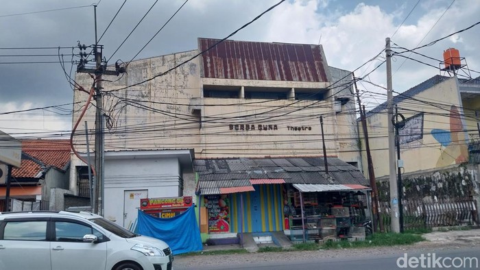 Gedung yang dulunya bioskop dan kenangan masa kecil Erick Thohir