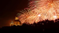 Festival Kembang Api Internasional Malta berawal sebagai perayaan penerimaan Malta ke dalam Uni Eropa pada tahun 2004. Sejak itu orang Malta menjadi terkenal karena keahlian mereka dalam kembang api.  