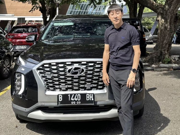 Hadiah 2 Mobil Senilai Miliaran Rupiah Buat Pelatih Timnas Shin Tae-yong