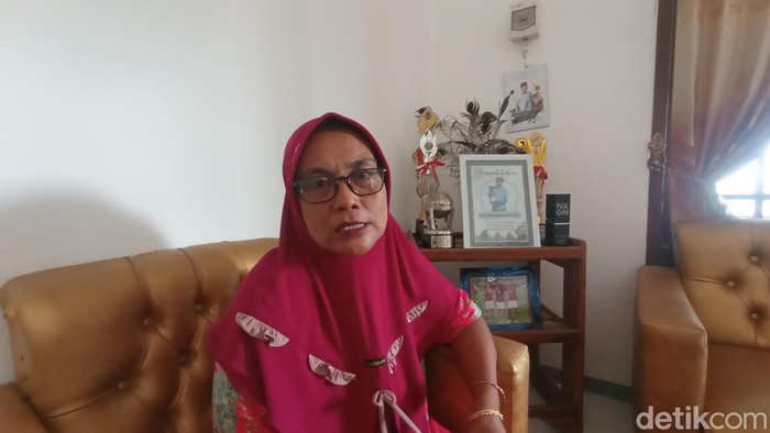 Ibu Pratama Arhan, Surati saat ditemui di rumahnya di Blora, Jumat (26/4/2024).
