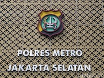 Video: Kakak Nikita Mirzani Datangi Polres, Pengin Update Kasus LM